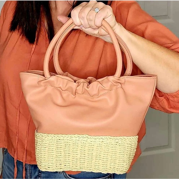 Straw Mini tote handbag Natural color with wick bottom NWT - Picture 3 of 3
